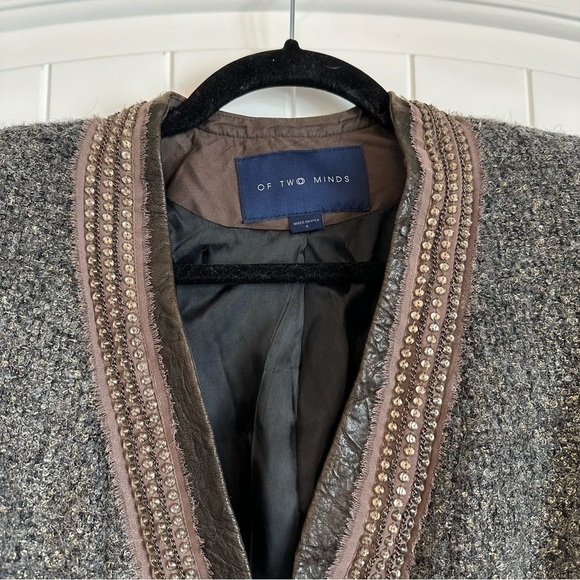 OF TWO MINDS structured blazer / suit jacket with beaded detail women's size 4 - Picture 2 of 9